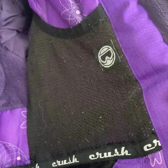 Crush winter coat w storm cuffs &  Velcro, front zip with Velcro, secure pockets - Picture 6 of 6